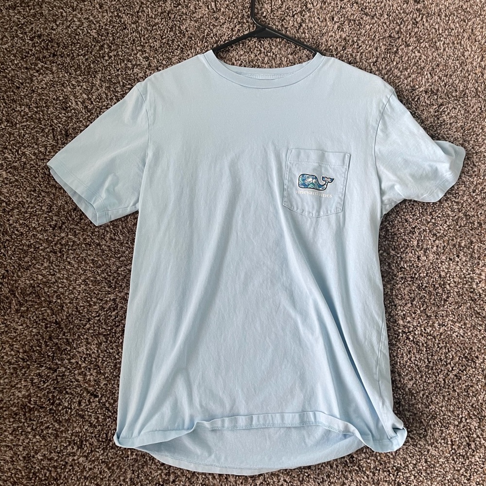 Light blue vineyard vines t-shirt
